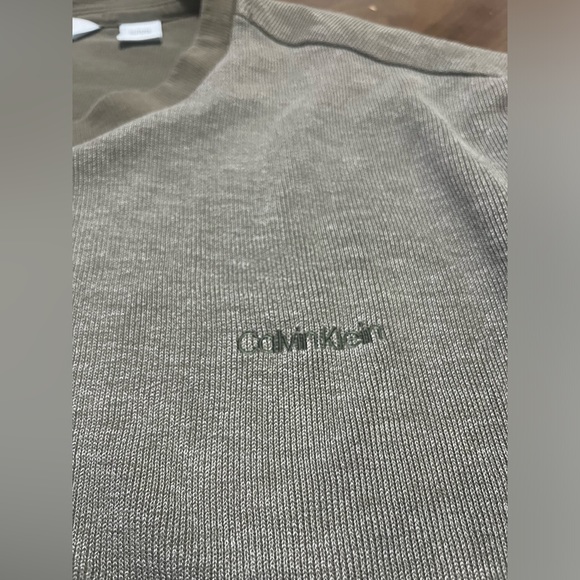 Calvin Klein Crew Neck - Picture 2 of 4